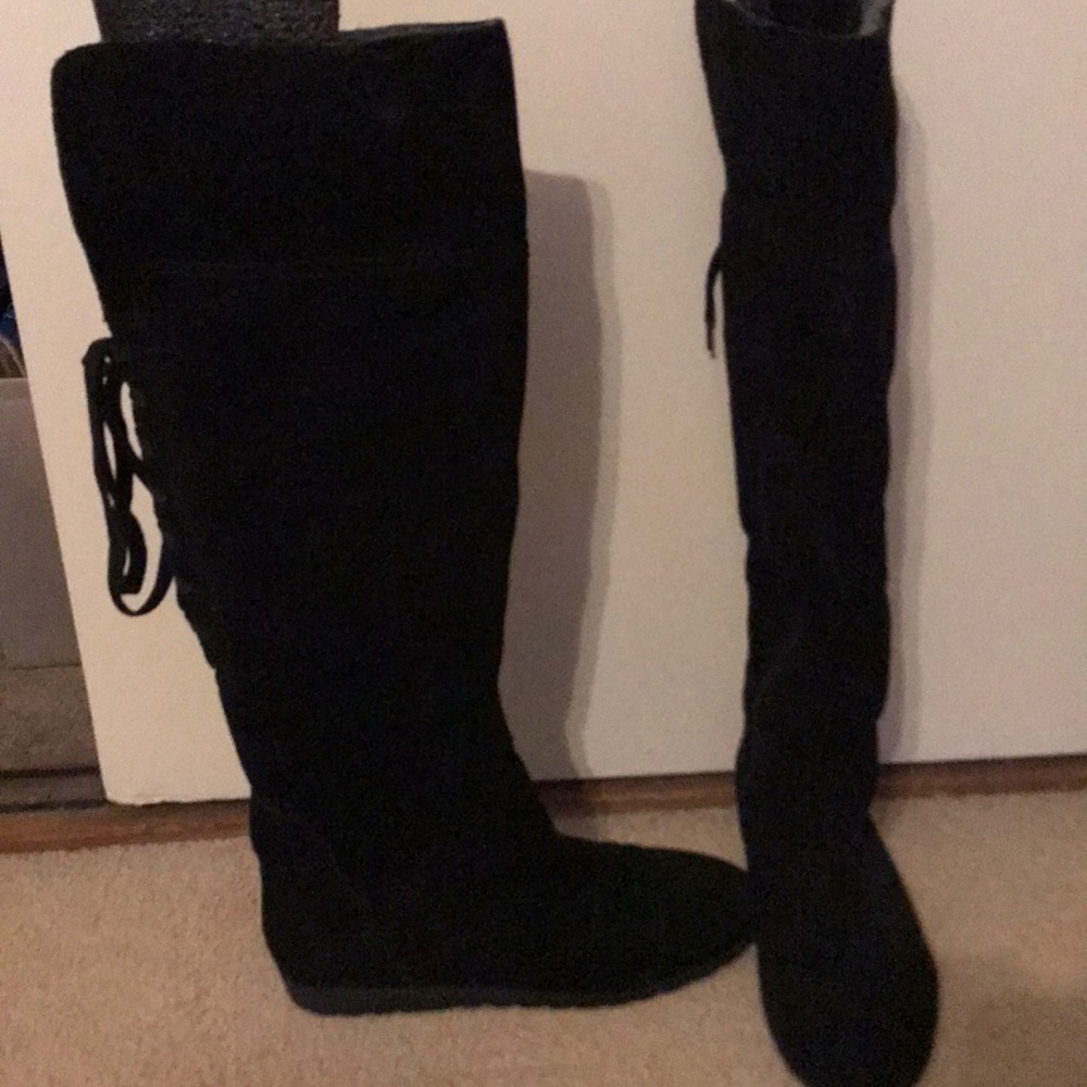 Suede tall boots with faux fur inside